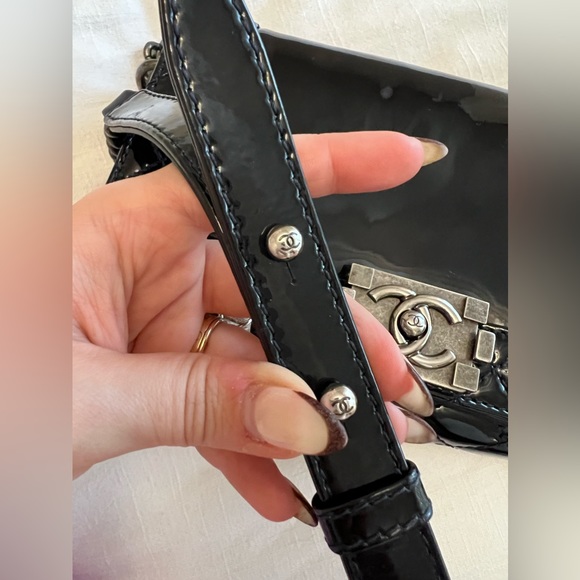 ❌SOLD! Chanel Patent Leather Medium Reverso Boy Flap Bag - Picture 5 of 16